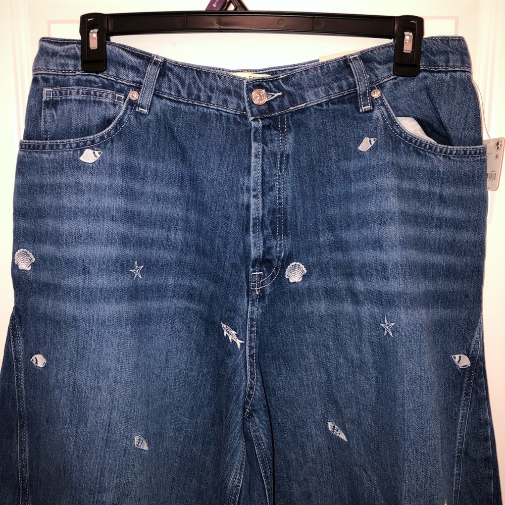 We The Free by Free People Westward Embroidered Barrel Under The Sea Jeans sz 33 - Picture 5 of 10